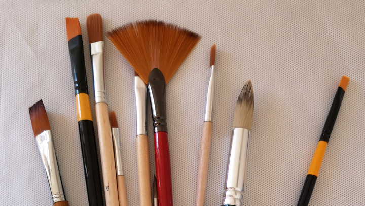 Different tyoes of paint brushes